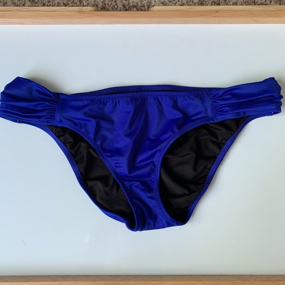 VS Knockout Bikini Set - Picture 6 of 9